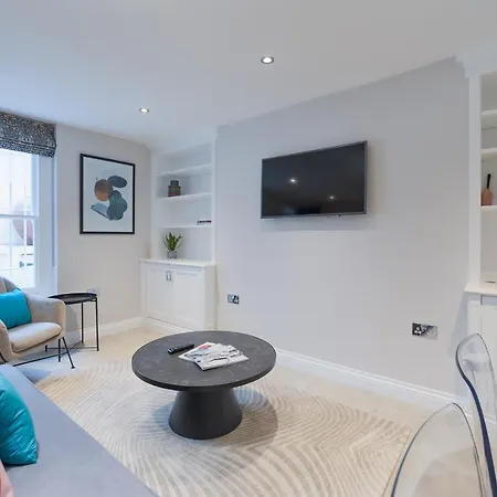 Clarendon Rd By Capital