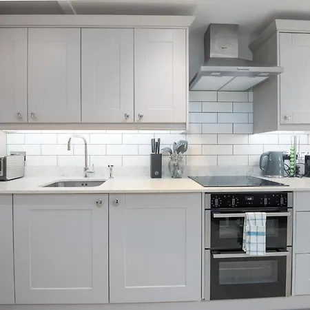 Clarendon Rd By Capital Apartment