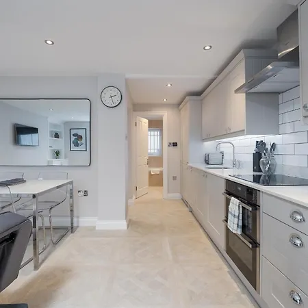 Clarendon Rd By Capital *