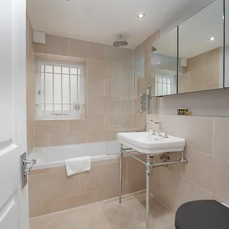 Clarendon Rd By Capital London