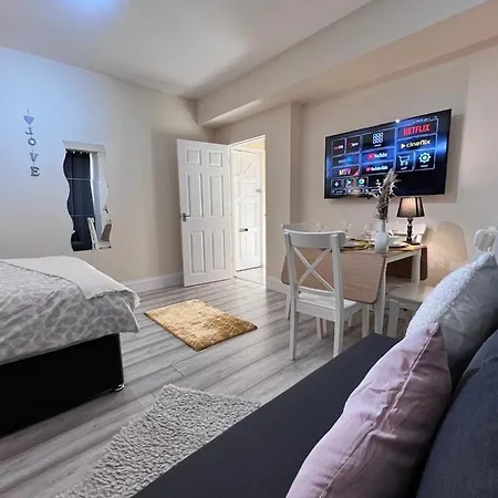 Edgware Road 2 Bedroom * London