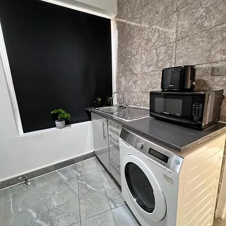 Edgware Road 2 Bedroom Apartment *