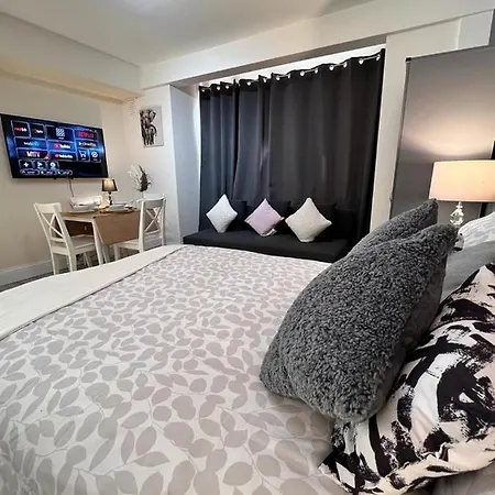Edgware Road 2 Bedroom Apartment *