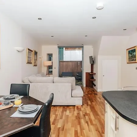 The Broadway, Crouch End *