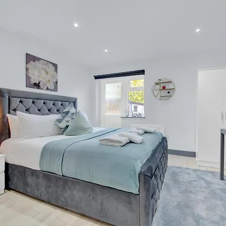 Heathrow Stays - Fawns Manor Hillingdon