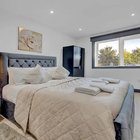 Heathrow Stays - Fawns Manor
