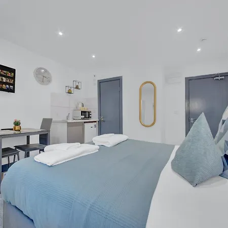 Heathrow Stays - Fawns Manor * Hillingdon