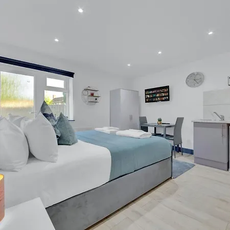 Heathrow Stays - Fawns Manor * Hillingdon