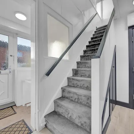 Heathrow Stays - Fawns Manor Hillingdon