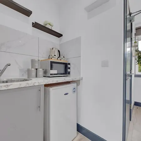 Guest house Heathrow Stays - Fawns Manor Hillingdon