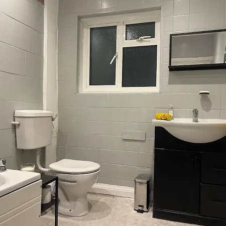 Apartment Lovely And Comfy Entire 1 Bedroom Flat - 1st Floor *