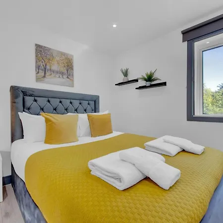 Heathrow Stays - Fawns Manor