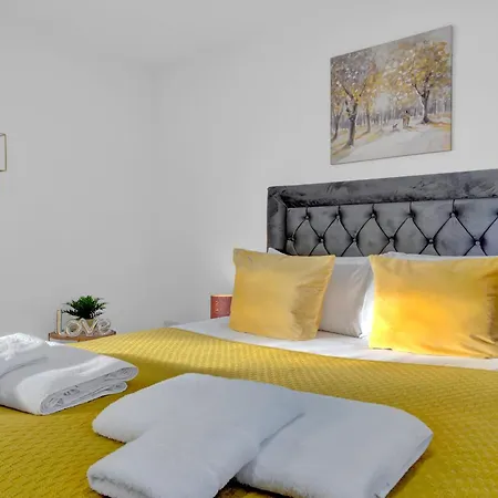Heathrow Stays - Fawns Manor * Hillingdon