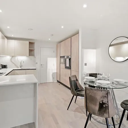Executive 1 & 2 Bed In Heart Of Free Wifi By Aparts London