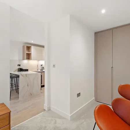 Executive 1 & 2 Bed In Heart Of Free Wifi By Aparts Apartment *