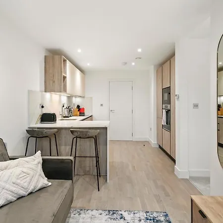 Executive 1 & 2 Bed In Heart Of Free Wifi By Aparts Apartment London