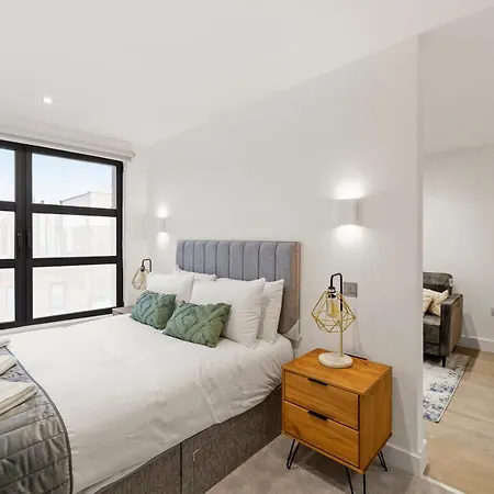 Executive 1 & 2 Bed In Heart Of Free Wifi By Aparts Apartment London