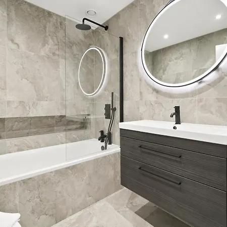 Executive 1 & 2 Bed In Heart Of Free Wifi By Aparts London