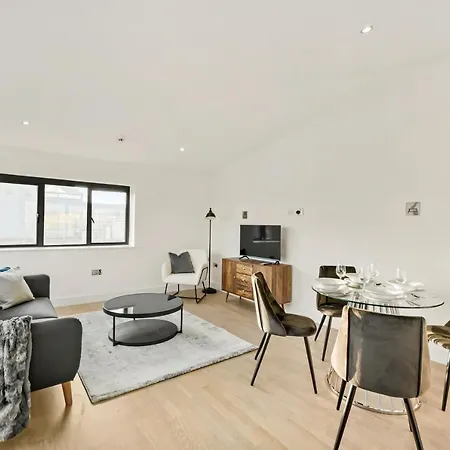 Executive 1 & 2 Bed In Heart Of Free Wifi By Aparts London