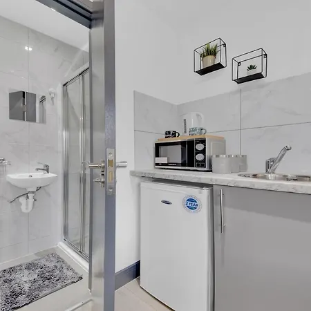 Guest house Heathrow Stays - Fawns Manor Hillingdon