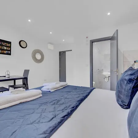 Heathrow Stays - Fawns Manor * Hillingdon