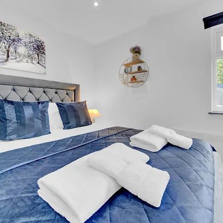 Guest house Heathrow Stays - Fawns Manor Hillingdon