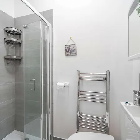 Luxury 3 Bed 3 Bath Wembley Townhouse