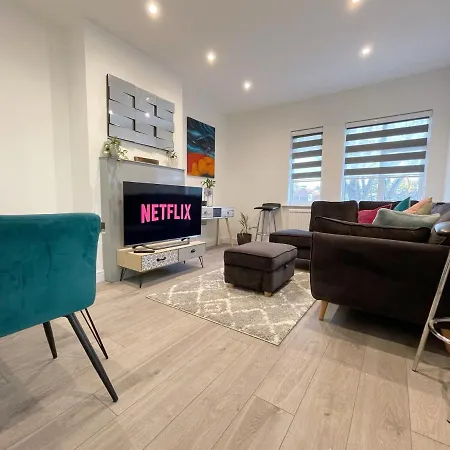 Lovely And Comfy Entire 1 Bedroom Flat - 1st Floor * Harrow on the Hill