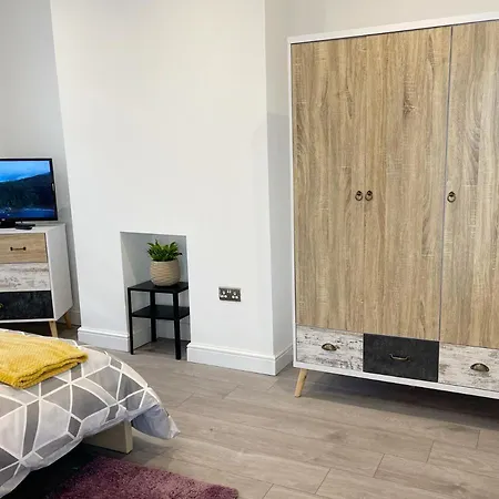 Apartment Lovely And Comfy Entire 1 Bedroom Flat - 1st Floor