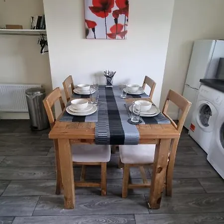 High Apartment Whetstone