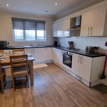 High Apartment Whetstone