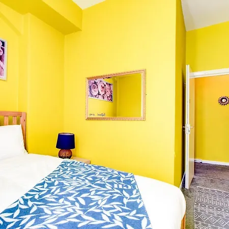 Inviting 2-bed Budget In *