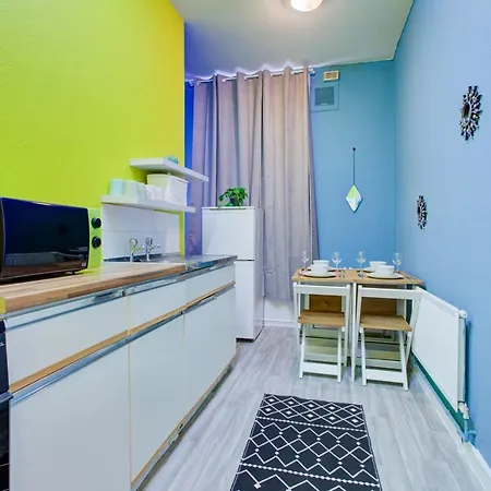 Inviting 2-bed Budget In Apartment *
