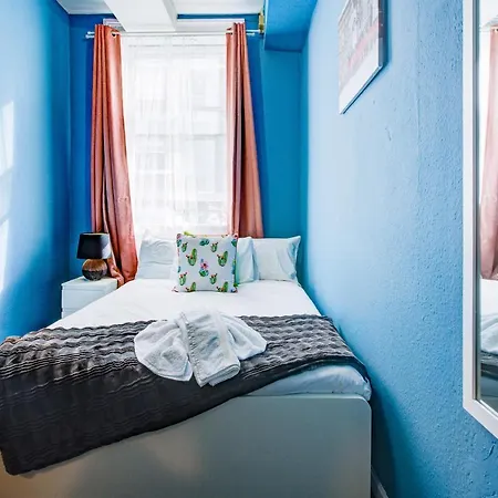 Inviting 2-bed Budget In