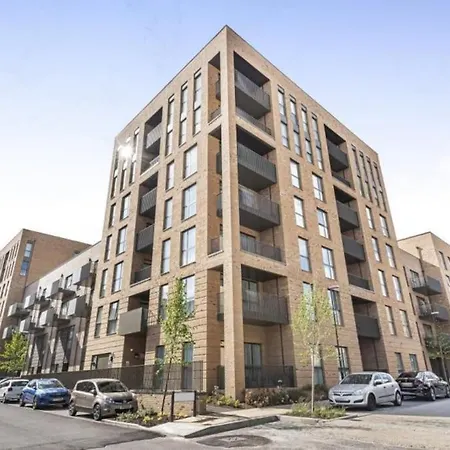 Stunning Two Bedrooms Flat With Free Parking Apartment