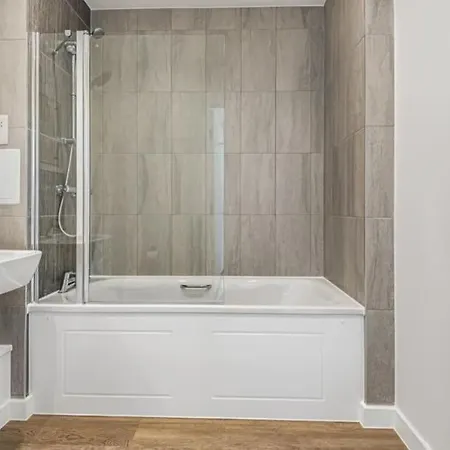 Stunning Two Bedrooms Flat With Free Parking Erith
