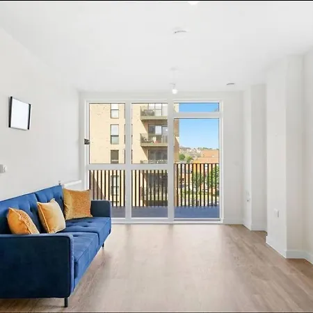 Stunning Two Bedrooms Flat With Free Parking Erith