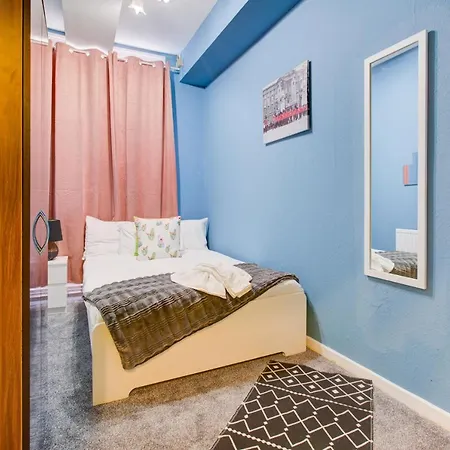 Inviting 2-bed Budget In *