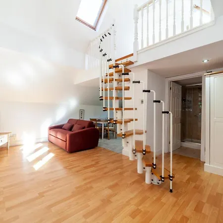 83 Downs Hill Apartment Beckenham