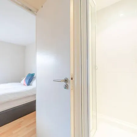 Spacious 2 Bedroom Near White Apartment *