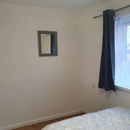 Lovely 2-bedroom With Indoor Fire Place *