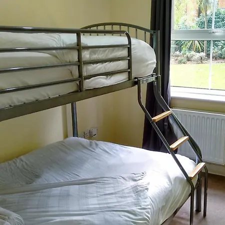 2 Bedrooms & 2 Bathrooms With An Ensuite Apartment London
