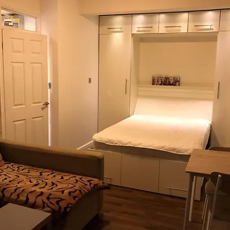 Stylish Studio Near Notting Hill Station! *
