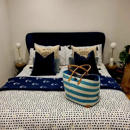 Live Like A Celebrity On Millionaire's Row Homestay *