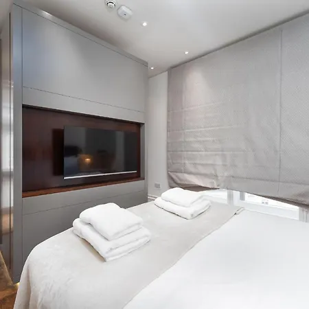 Grosvenor Gardens By Capital Apartment London