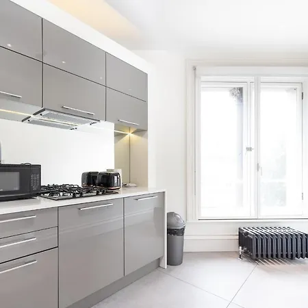 Grosvenor Gardens By Capital Apartment London