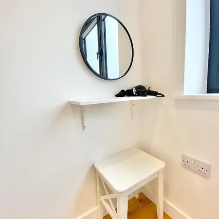Goodwin St Capsulehotel