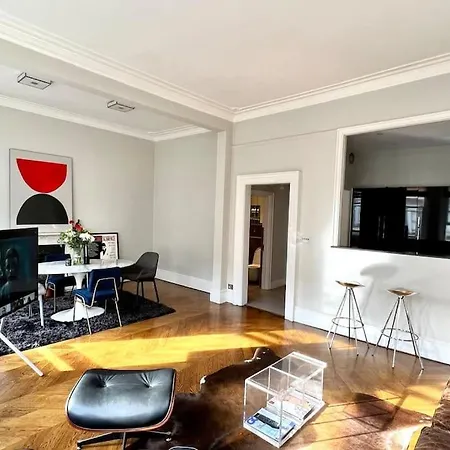 Bond Style In South Kensington *