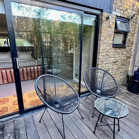 Bond Style In South Kensington