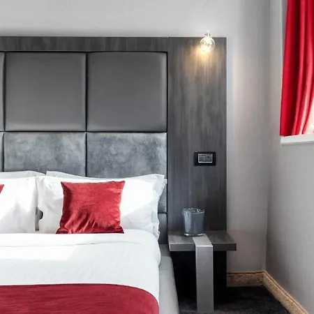 Hotel The Bryson 4*